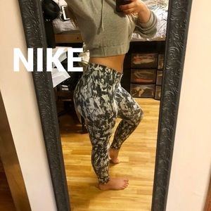 Nike leggings ON HOLD
